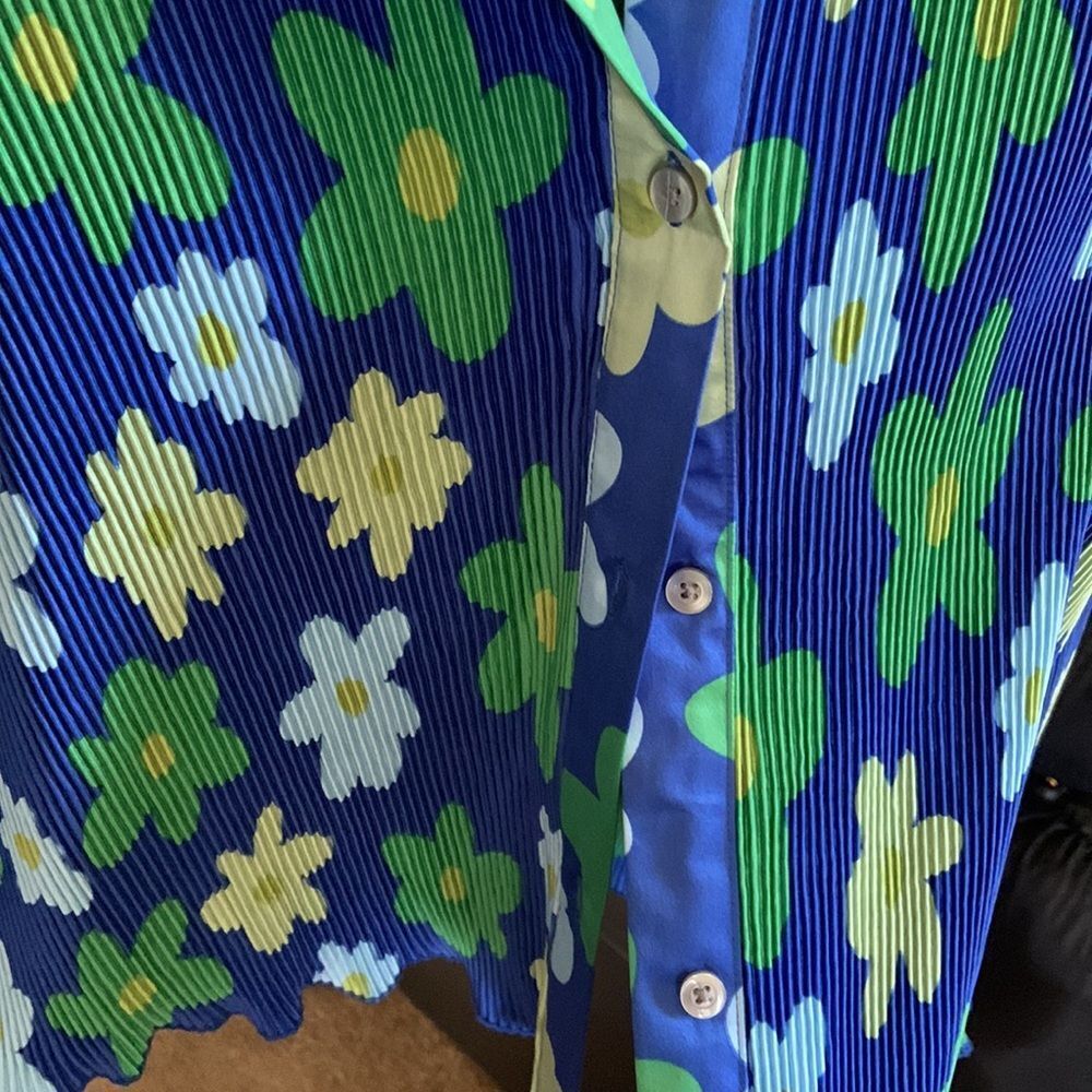 Target Blue and Green Floral Blouse - Picture 6 of 7